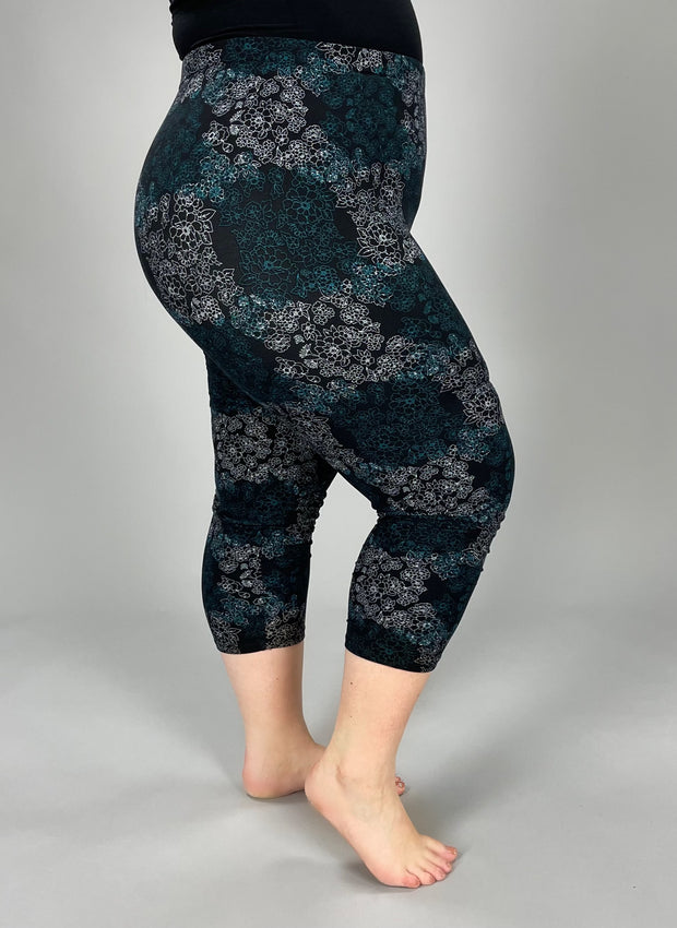 LEG-43 {Floralty} White/Teal Floral Print Capri Leggings EXTENDED PLUS SIZE 3X/5X