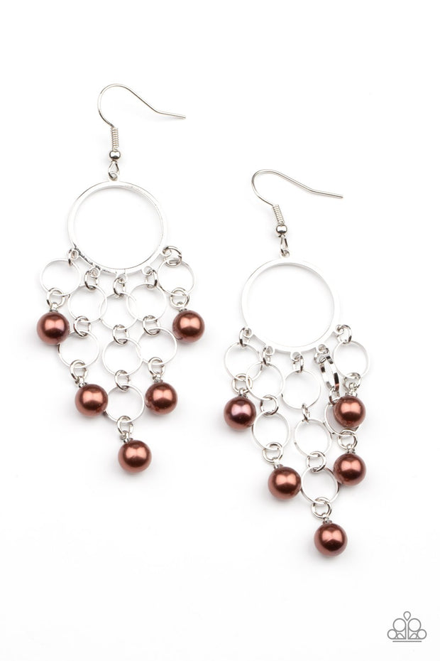 PAPARAZZI (528) {When Life Gives You Pearls} Earring